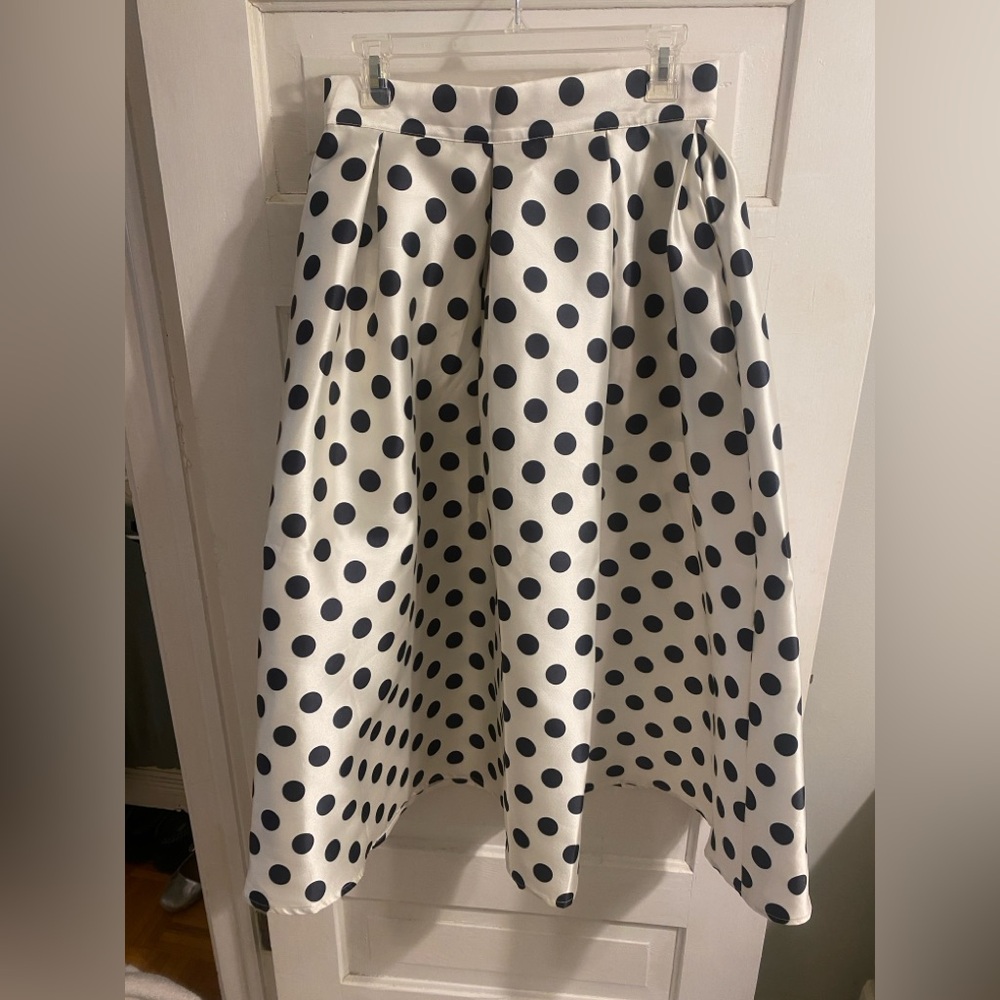 Adorable Festive Full Creme/White Skirt with Black Dots Size M Like New